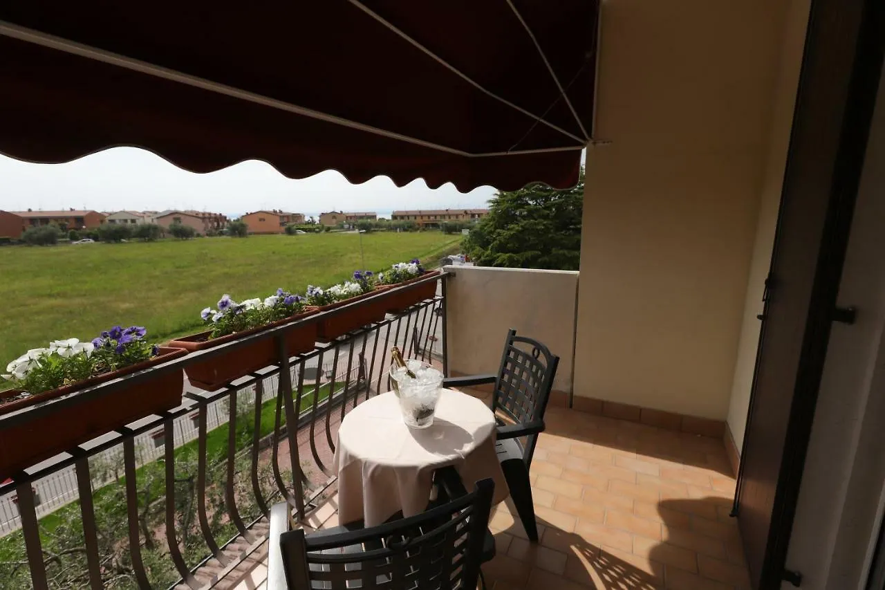Hotel Da Roberto Lazise 3*,  Italy