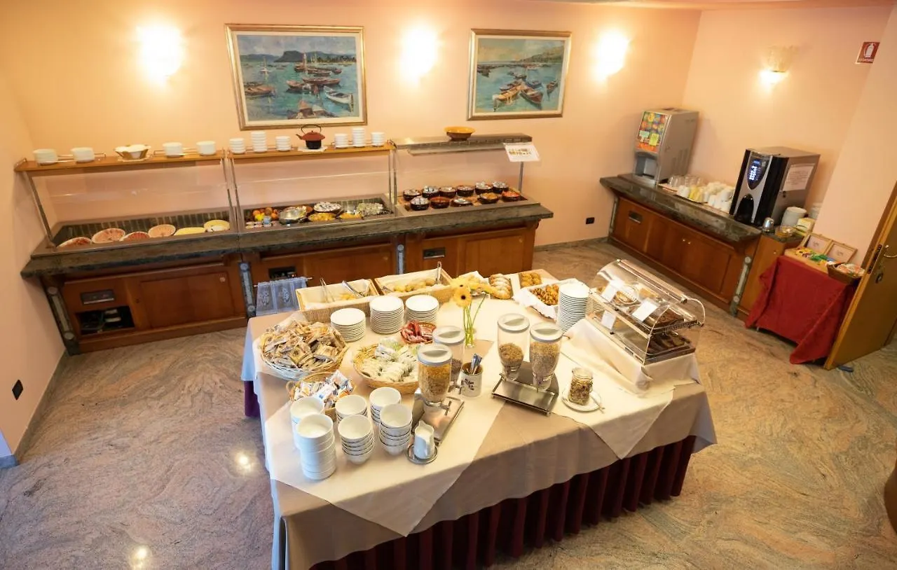 Hotel Da Roberto Lazise 3*,  Itália