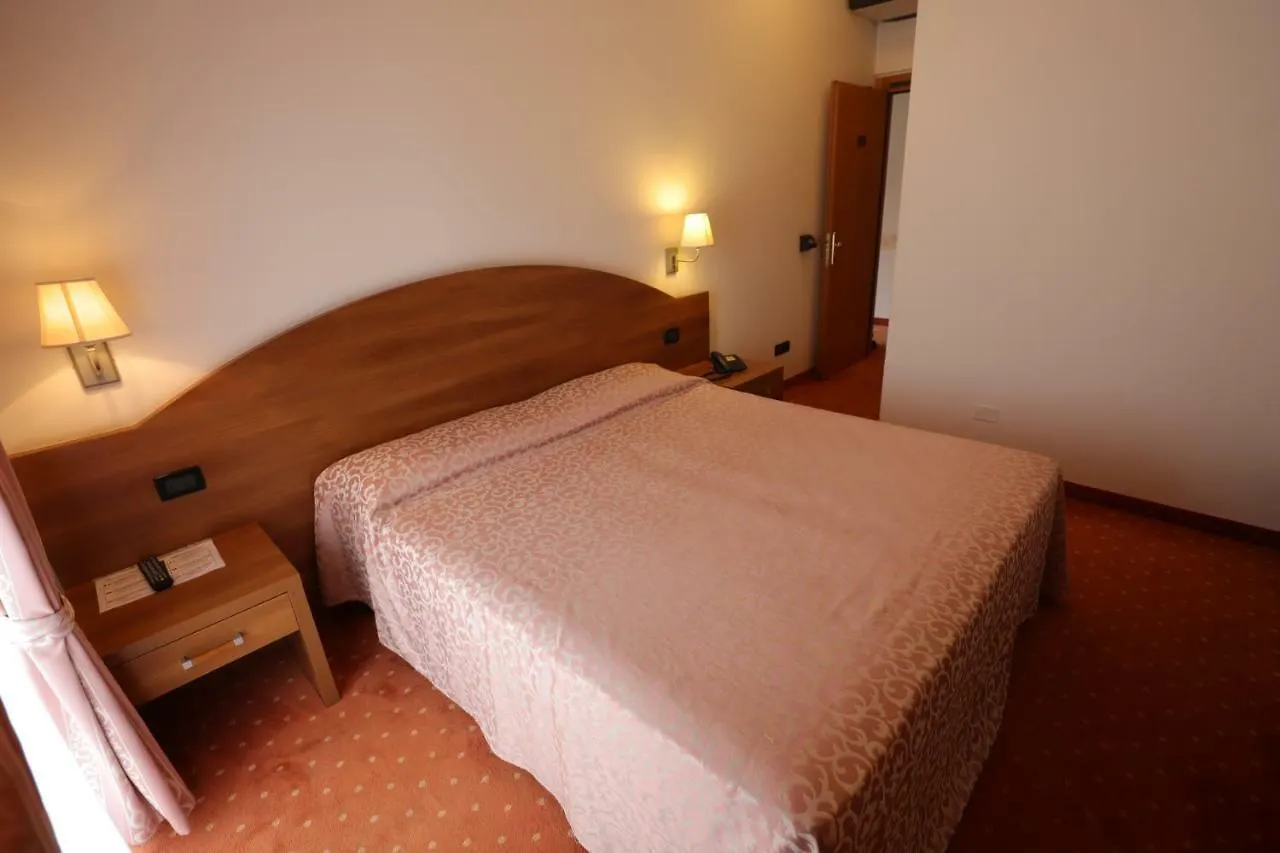 Hotel Da Roberto Lazise 3*,